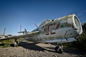 abandoned-fighter-jet